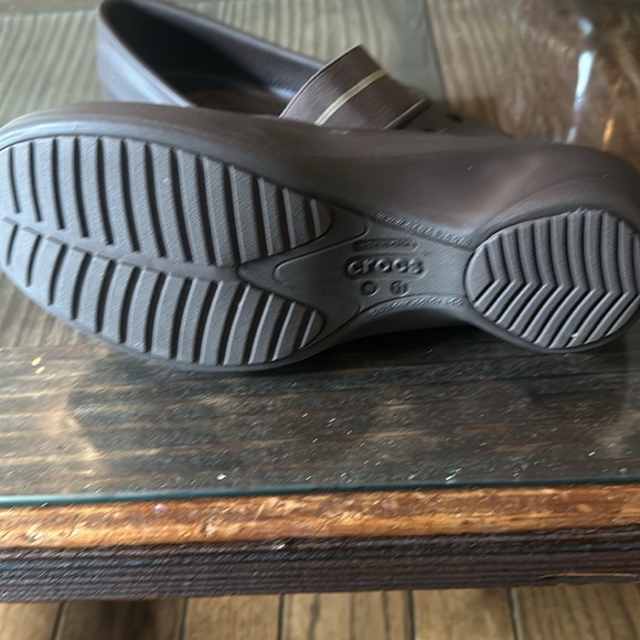CROCS Shoes Brown Size 7 W Rubber Slip-on - Picture 2 of 2